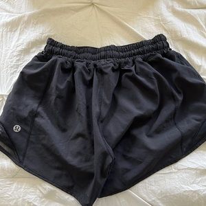lululemon hotty hot black shorts